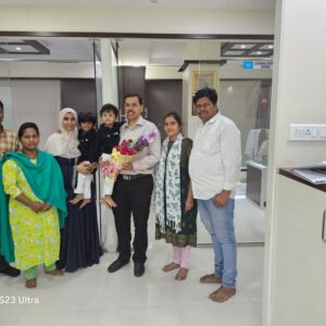 Dr. AMol Lunkad with happy patients (1)