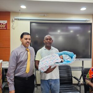 Dr. AMol Lunkad with happy patients (28)